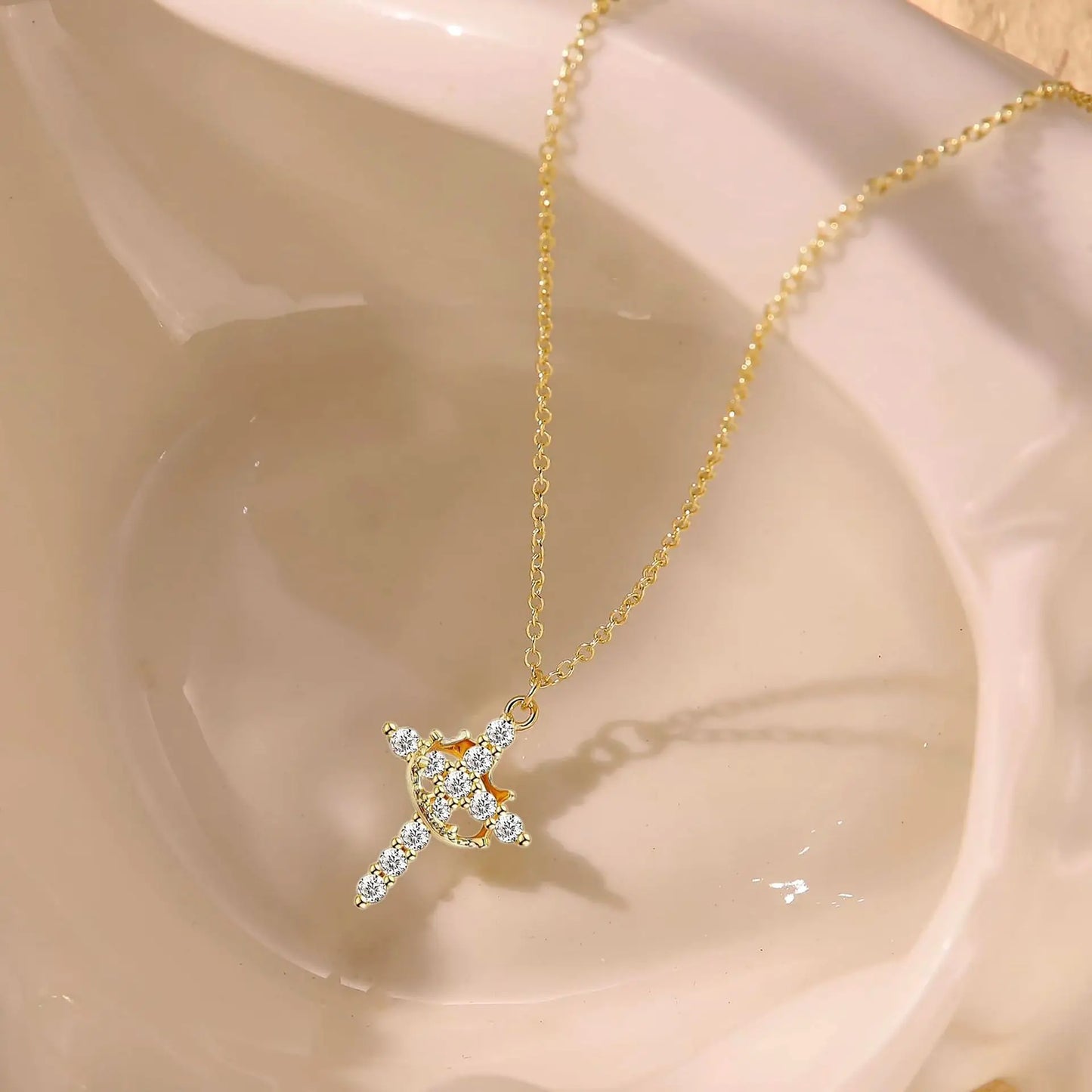 Fashionable women's crown pendant necklace with rotating cross; full of diamonds and zirconia; perfect for the clavicle chain