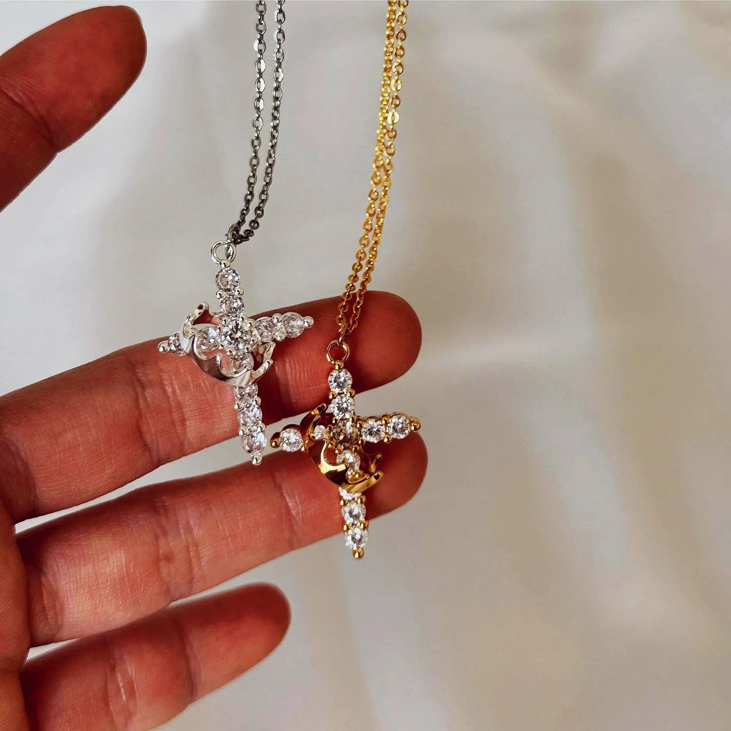Fashionable women's crown pendant necklace with rotating cross; full of diamonds and zirconia; perfect for the clavicle chain