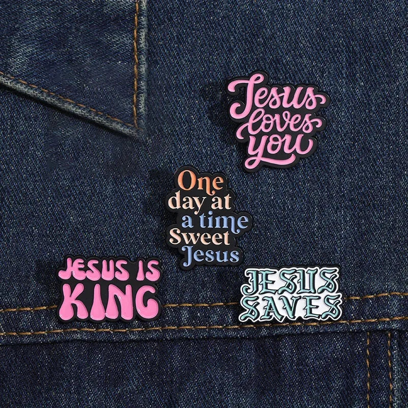 Jesus is King Jesus Loves You Enamel Pin Custom Jesus Saves Christian Brooch Laple Backpack Badge Jewelry Decoration Gifts