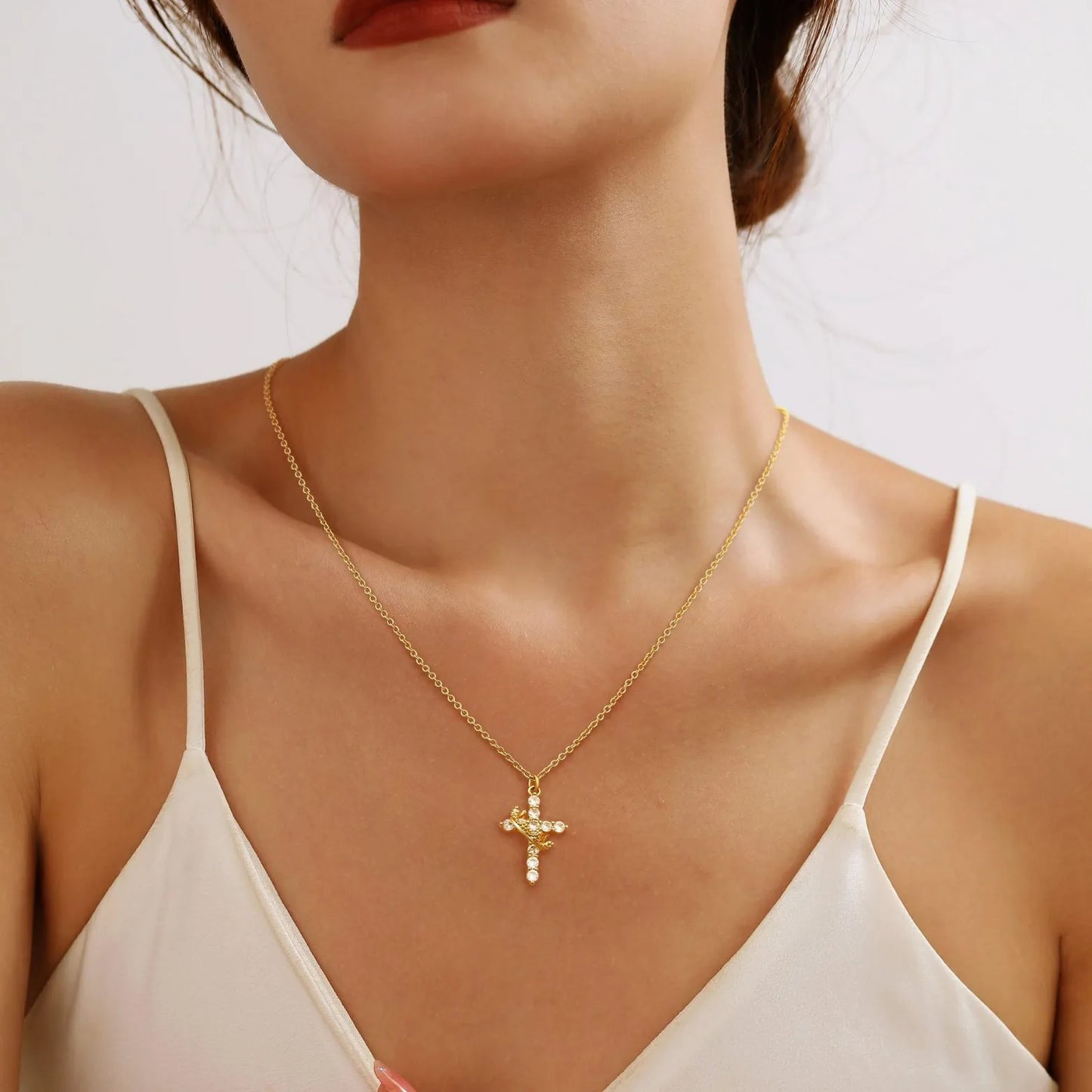 Fashionable women's crown pendant necklace with rotating cross; full of diamonds and zirconia; perfect for the clavicle chain